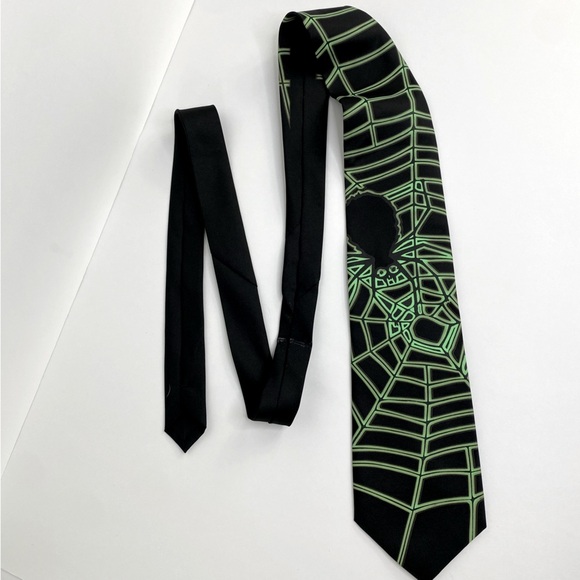 RM Style Spider & Web Glow in the Dark Tie Vintage 1998 Halloween - Picture 1 of 5